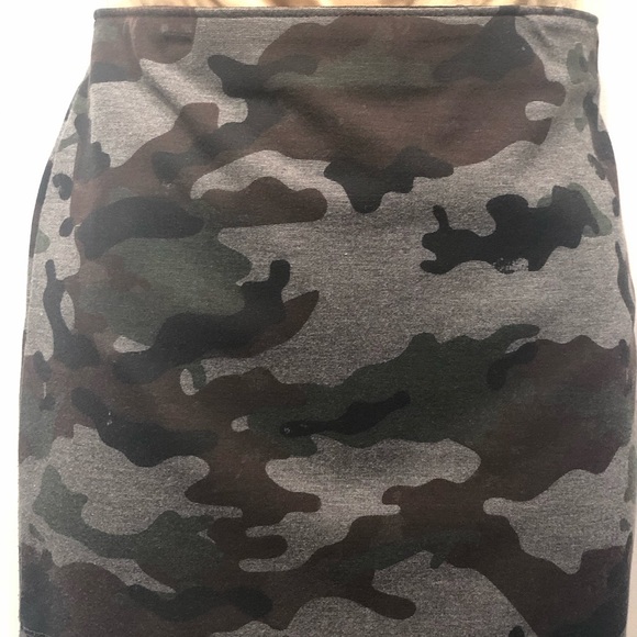 Zara camo mini skirt - Picture 3 of 3